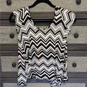 XS Rue 21 Bow Back Short Sleeve Top